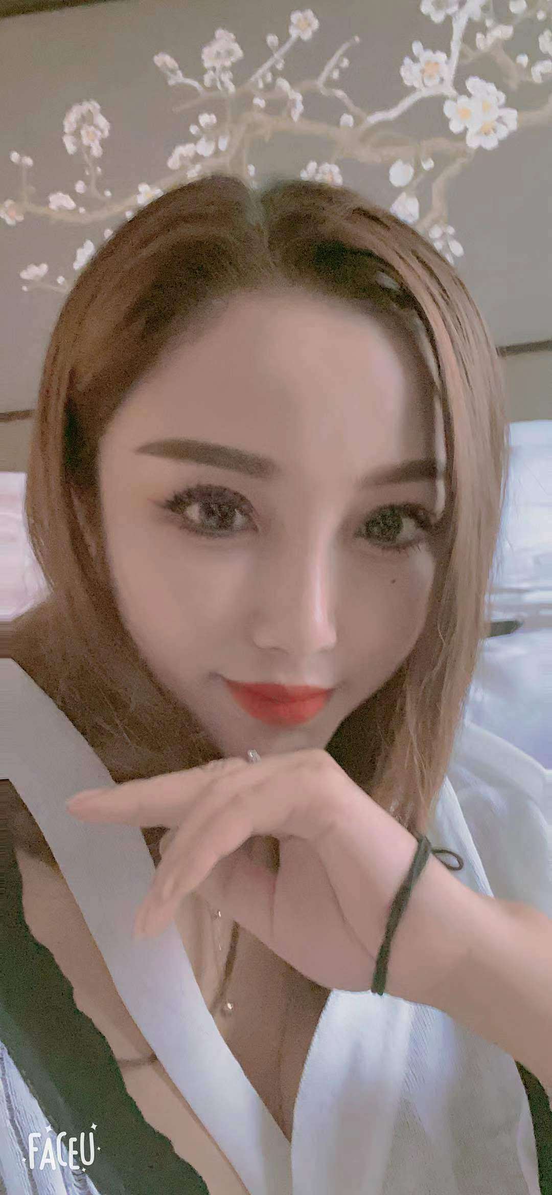 番禺区新到的东北姑娘，颜值高，胸大屁股大